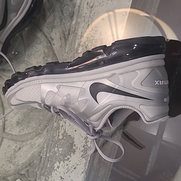 Nike Air Max 2012 Metalic Silver And Black Athletic Shoes Like New 9.0 - Picture 17 of 17